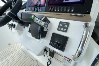 Thumbnail von Cruisers Yachts 38 VTR