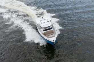 Thumbnail von Cruisers Yachts 38 VTR