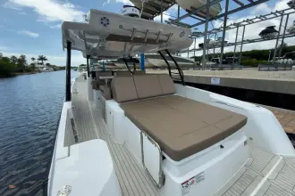 Thumbnail von Cruisers Yachts 38 VTR