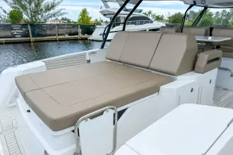 Thumbnail von Cruisers Yachts 38 VTR