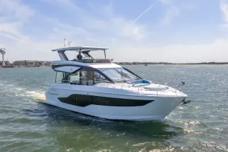 Cruisers Yachts 50 FLY