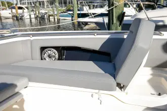 Thumbnail von Boston Whaler 360 Outrage