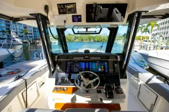 Thumbnail von Boston Whaler 360 Outrage