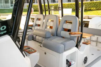 Thumbnail von Boston Whaler 360 Outrage