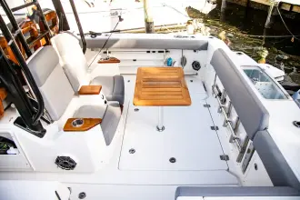 Thumbnail von Boston Whaler 360 Outrage