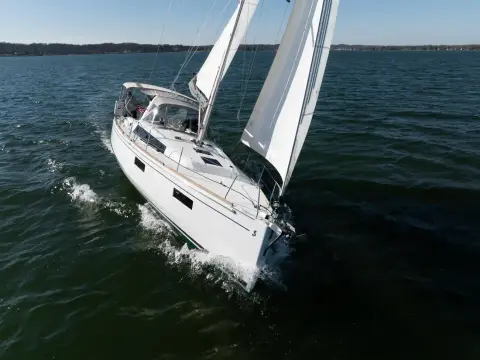 Beneteau Oceanis 38.1 Fine Tuned