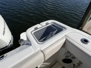 Thumbnail von Boston Whaler 325 Conquest