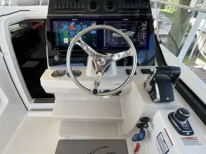 Thumbnail von Boston Whaler 325 Conquest