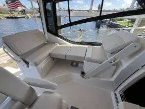 Thumbnail von Boston Whaler 325 Conquest