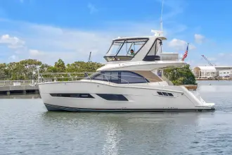 Carver 40 Command Bridge