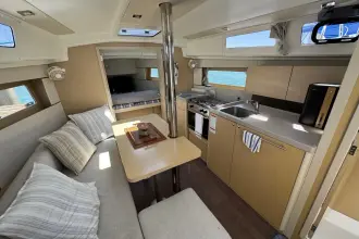 Thumbnail von Beneteau Oceanis 35.1