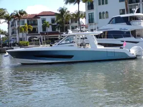 Boston Whaler 420 Outrage