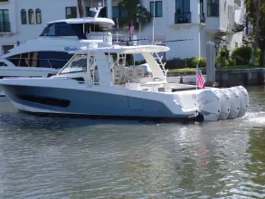 Thumbnail von Boston Whaler 420 Outrage