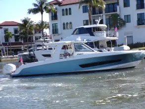Thumbnail von Boston Whaler 420 Outrage