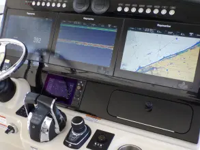 Thumbnail von Boston Whaler 420 Outrage