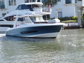 Thumbnail von Boston Whaler 420 Outrage