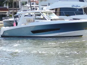 Thumbnail von Boston Whaler 420 Outrage