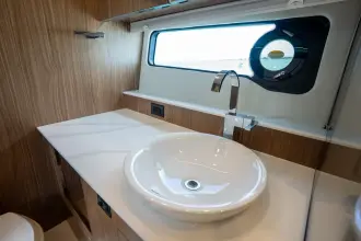 Thumbnail von Cruisers Yachts 50 GLS OB