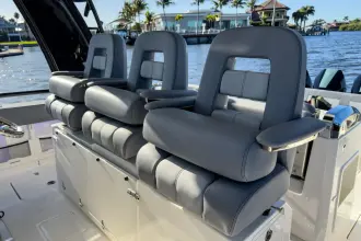 Thumbnail von Boston Whaler 420 Outrage