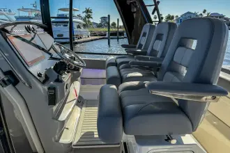 Thumbnail von Boston Whaler 420 Outrage