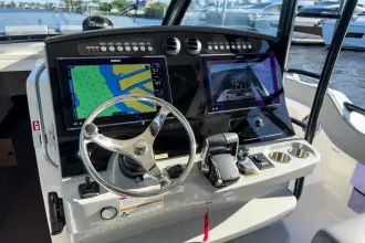 Thumbnail von Boston Whaler 420 Outrage