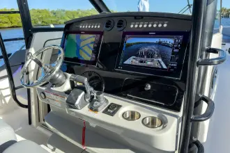 Thumbnail von Boston Whaler 420 Outrage