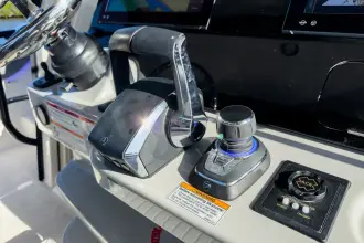 Thumbnail von Boston Whaler 420 Outrage