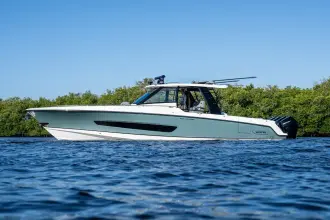 Thumbnail von Boston Whaler 420 Outrage