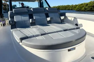 Thumbnail von Boston Whaler 420 Outrage