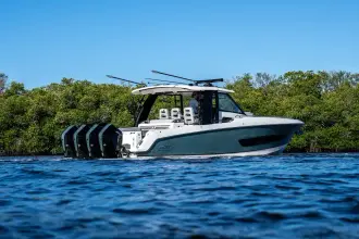 Thumbnail von Boston Whaler 420 Outrage