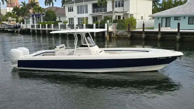 Intrepid 323 Open CG