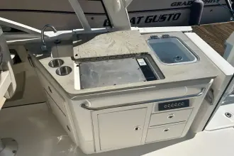 Thumbnail von Boston Whaler 320 Vantage