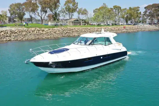 Cruisers Yachts 48 Cantius