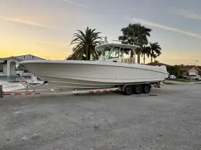 Boston Whaler 350 Outrage