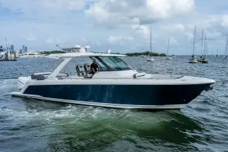 Tiara Yachts 38 LS