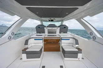 Thumbnail von Tiara Yachts 38 LS