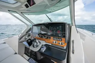 Thumbnail von Tiara Yachts 38 LS