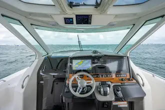 Thumbnail von Tiara Yachts 38 LS