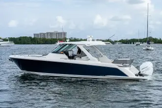Thumbnail von Tiara Yachts 38 LS