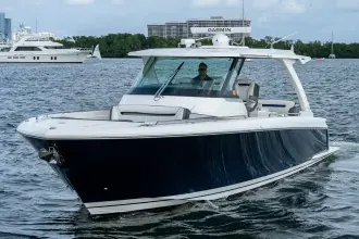 Thumbnail von Tiara Yachts 38 LS