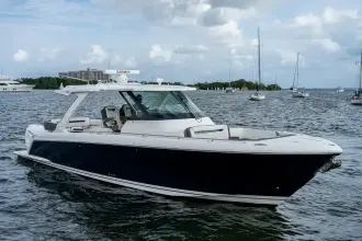 Thumbnail von Tiara Yachts 38 LS