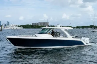 Thumbnail von Tiara Yachts 38 LS