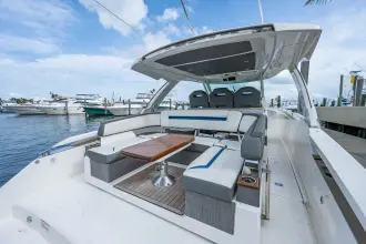 Thumbnail von Tiara Yachts 38 LS