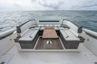 Thumbnail von Tiara Yachts 38 LS