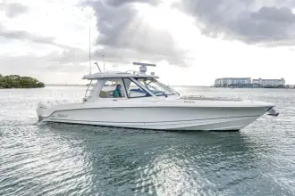 Boston Whaler 380 Realm