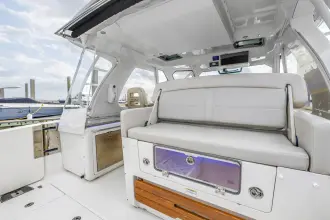 Thumbnail von Boston Whaler 380 Realm