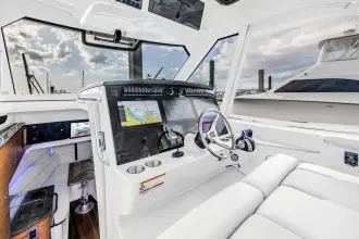 Thumbnail von Boston Whaler 380 Realm