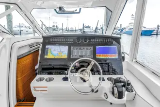 Thumbnail von Boston Whaler 380 Realm