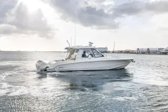 Thumbnail von Boston Whaler 380 Realm