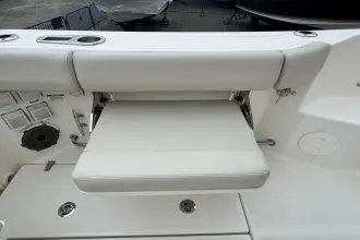 Thumbnail von Boston Whaler 325 Conquest